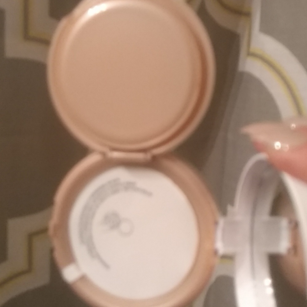 Makeup - Picture 2 of 2